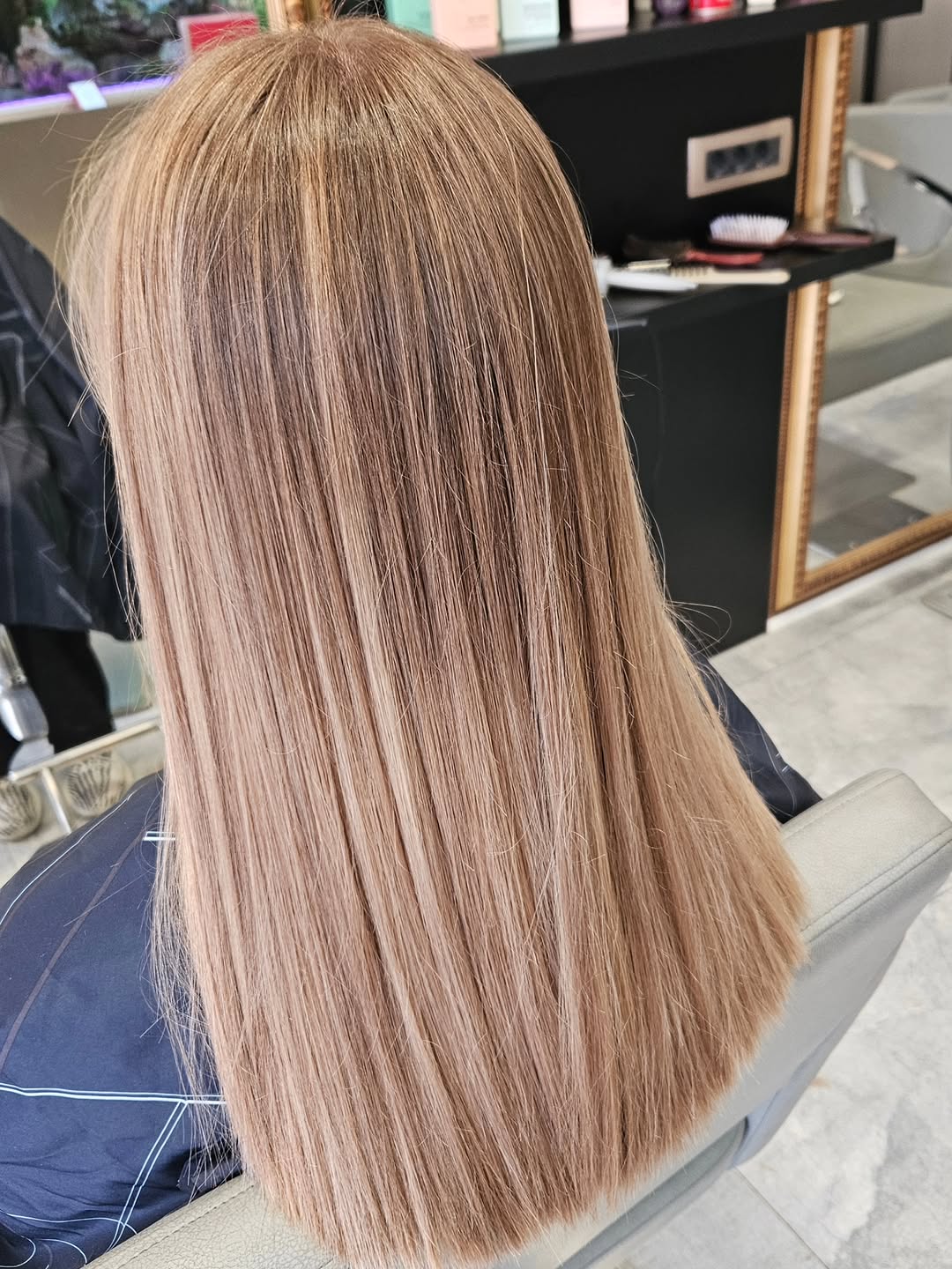 🌞 Osunčani pramenovi inspirirani suncem
✨ svježina • sjaj • prirodan look